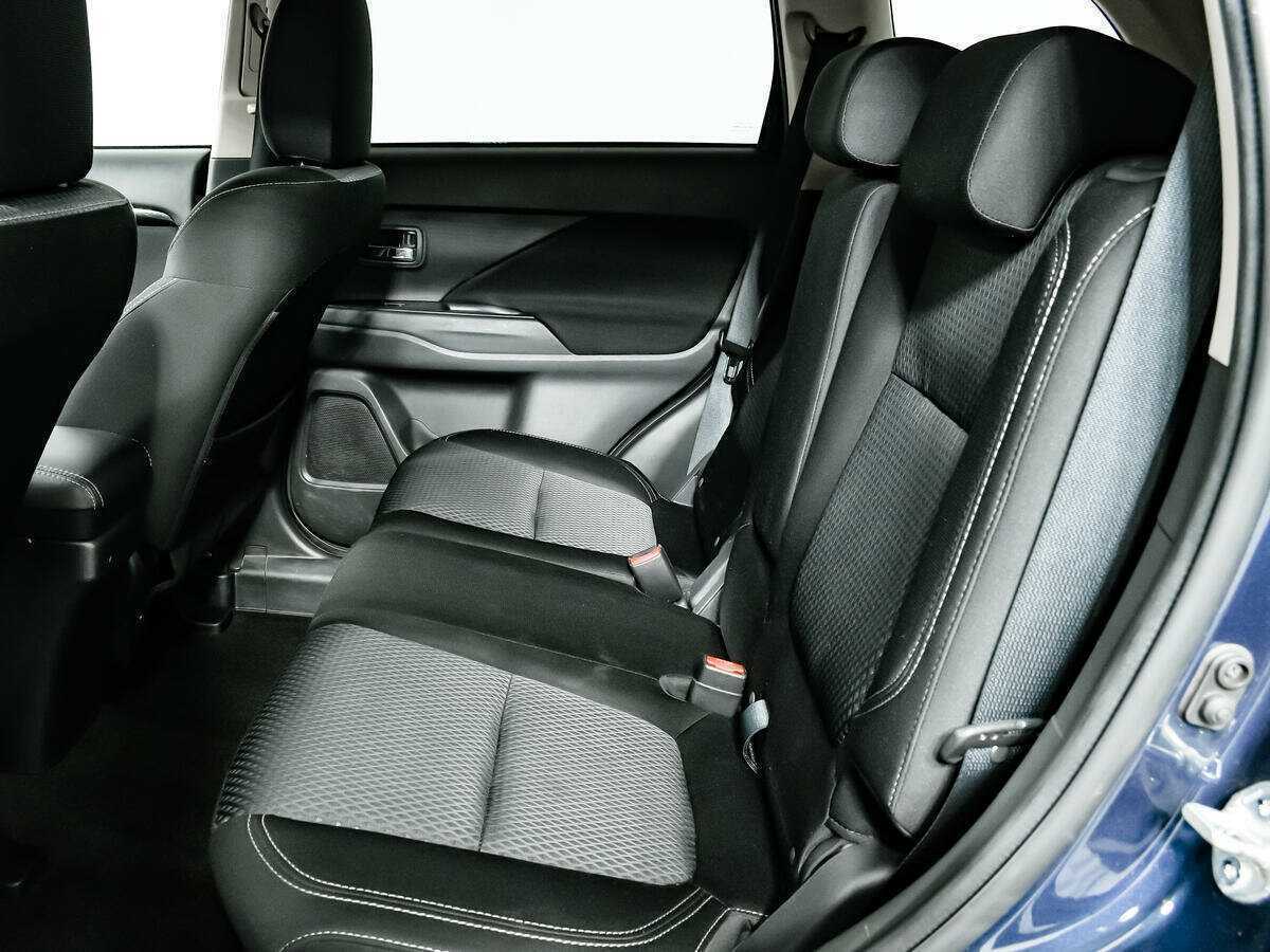 Б/У Митсубиши Оутлэндер 2018 года. Фото: #9