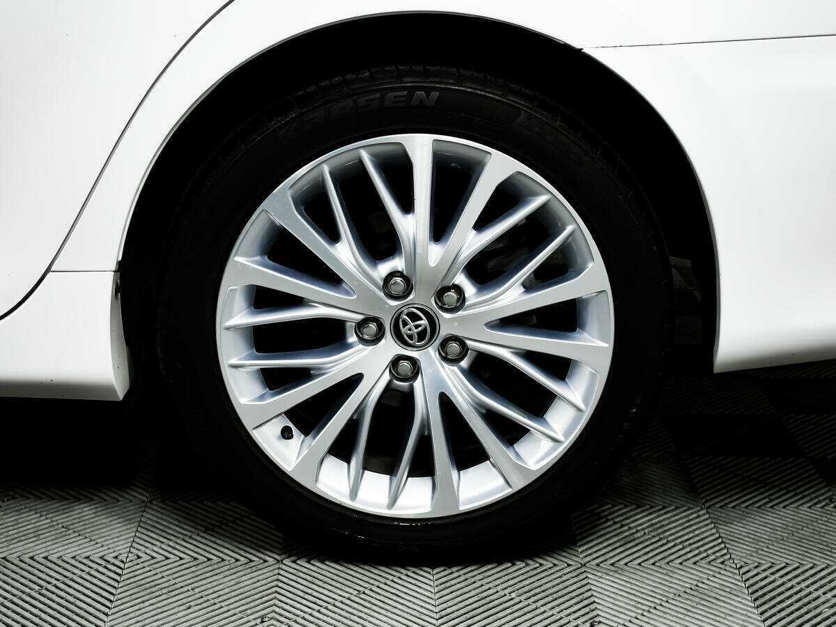 Б/У Тойота Камри 2015 года. Фото: #13