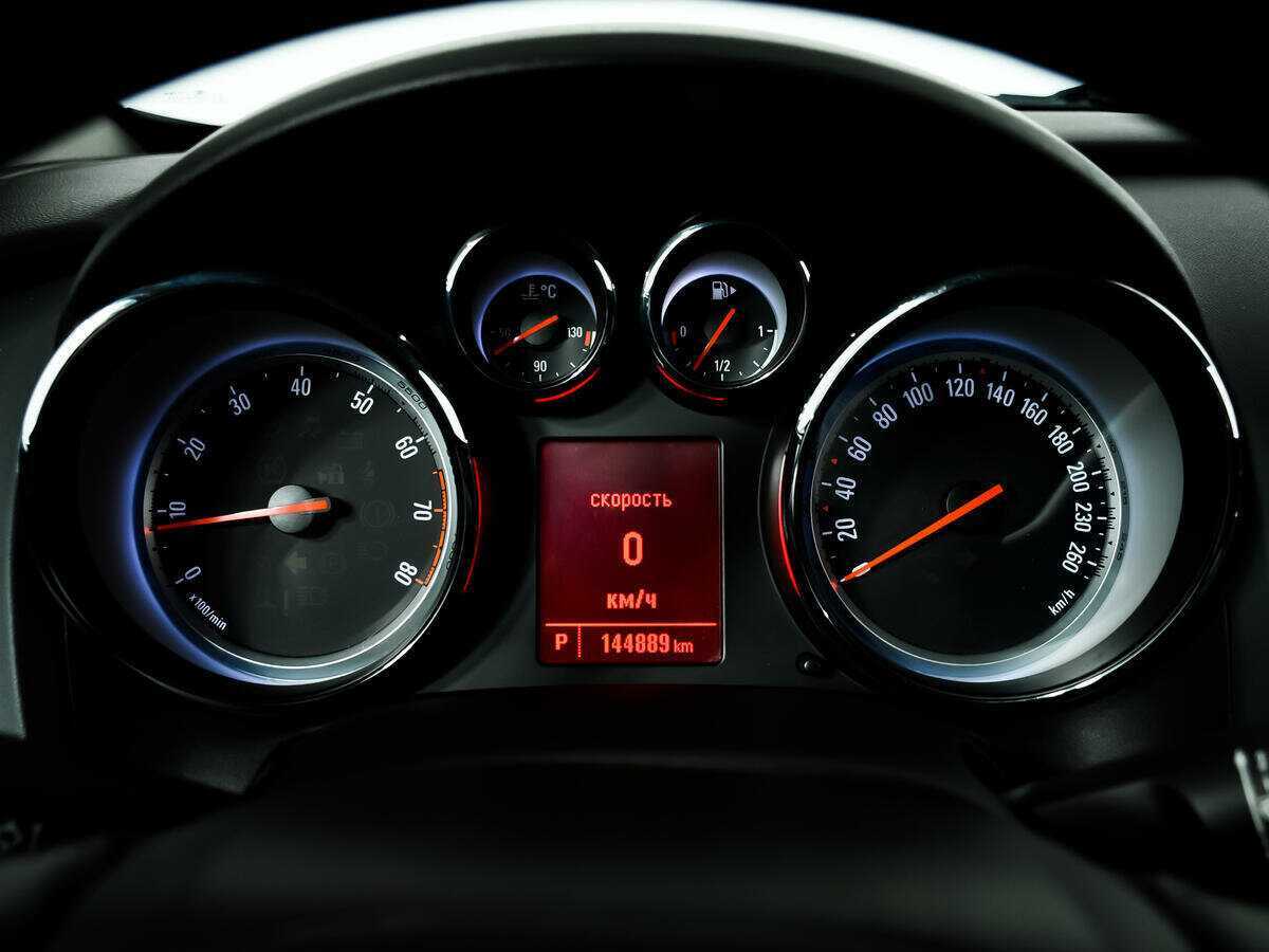 Б/У Опель Астра 2013 года. Фото: #9