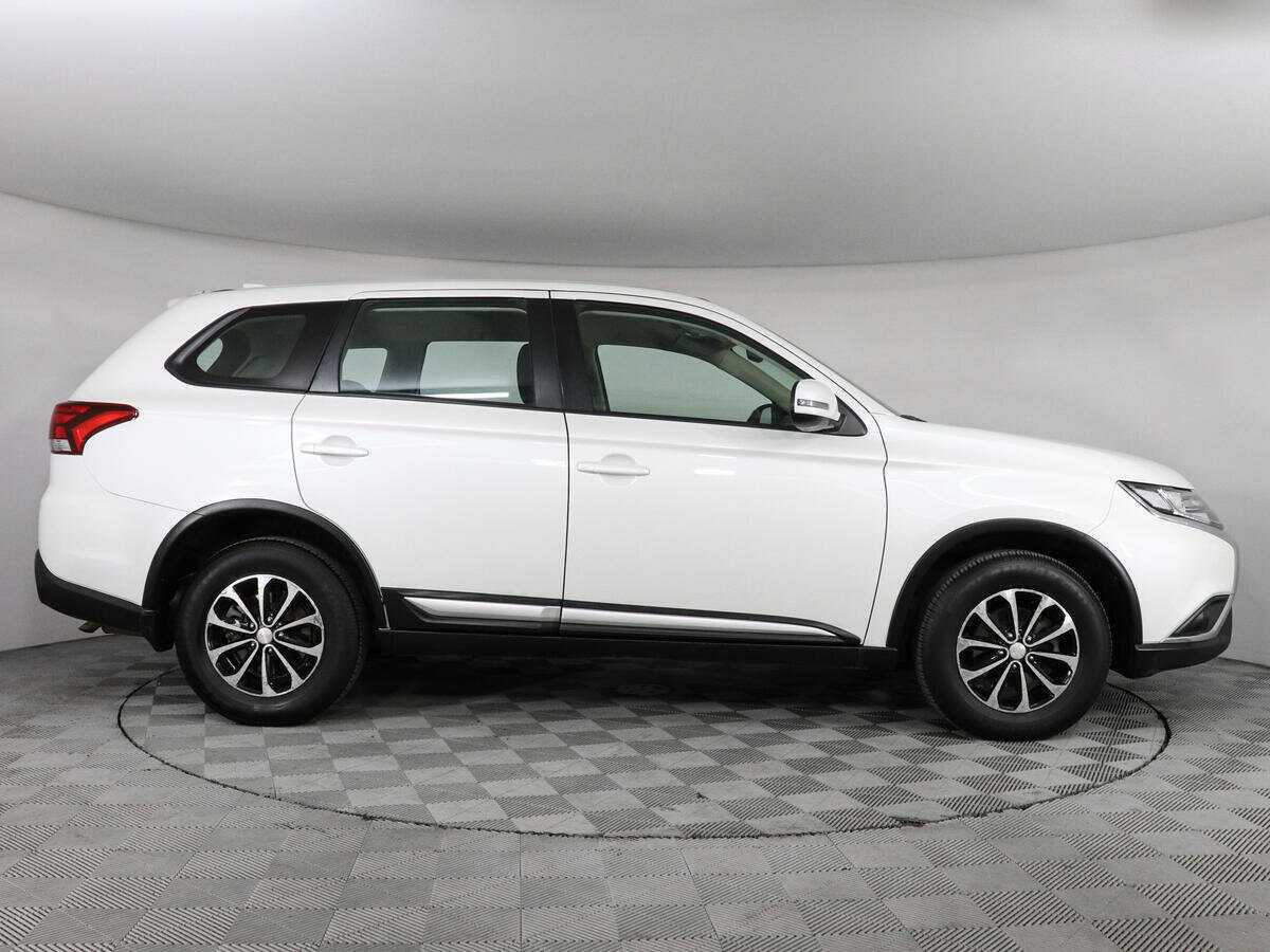 Mitsubishi Outlander 2020 года с пробегом. Фото: #3