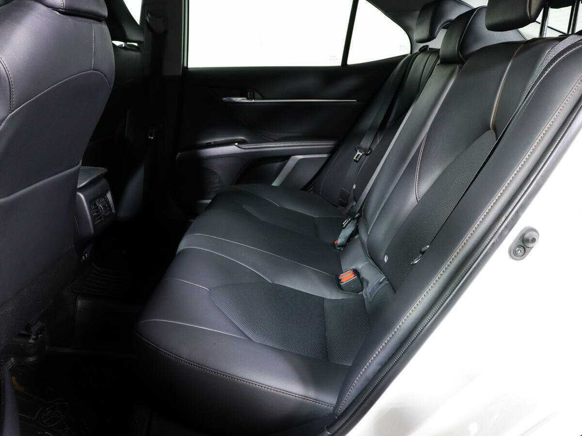 Toyota Camry 2018 года с пробегом. Фото: #9