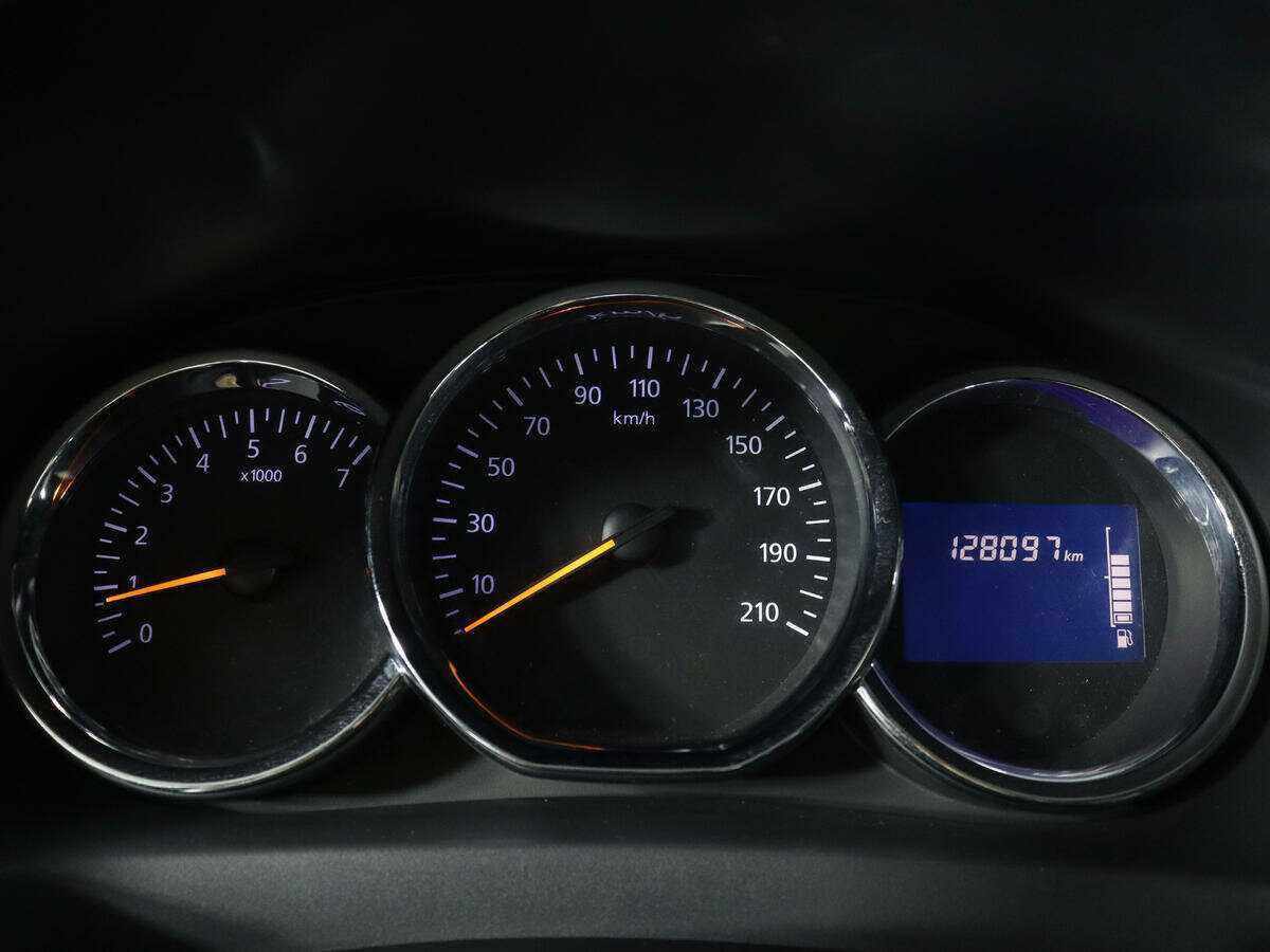 Б/У Рено Сандеро 2015 года. Фото: #10