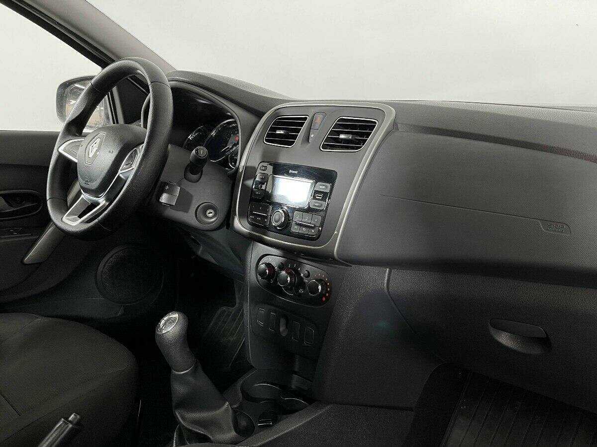 Б/У Рено Логан 2019 года. Фото: #8