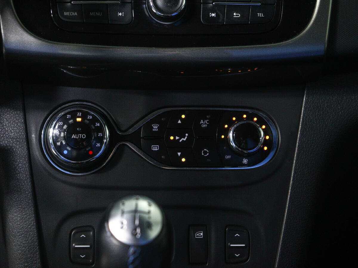 Б/У Рено Сандеро 2015 года. Фото: #13