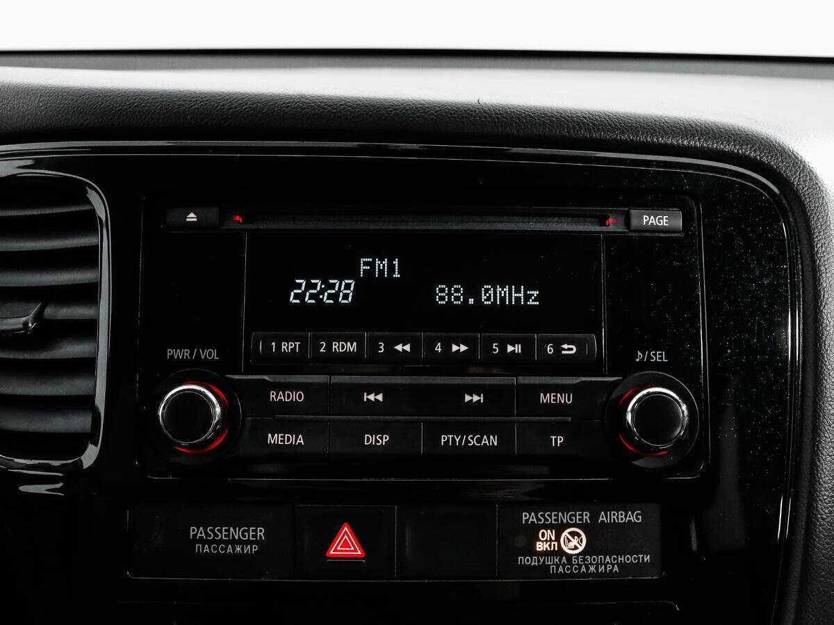 Б/У Митсубиши Оутлэндер 2018 года. Фото: #12