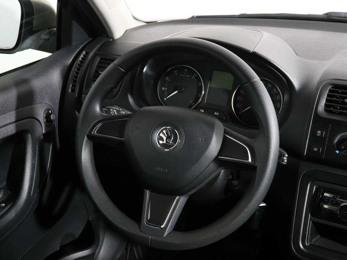 Б/У Шкода Фабия 2014 года. Фото: #12