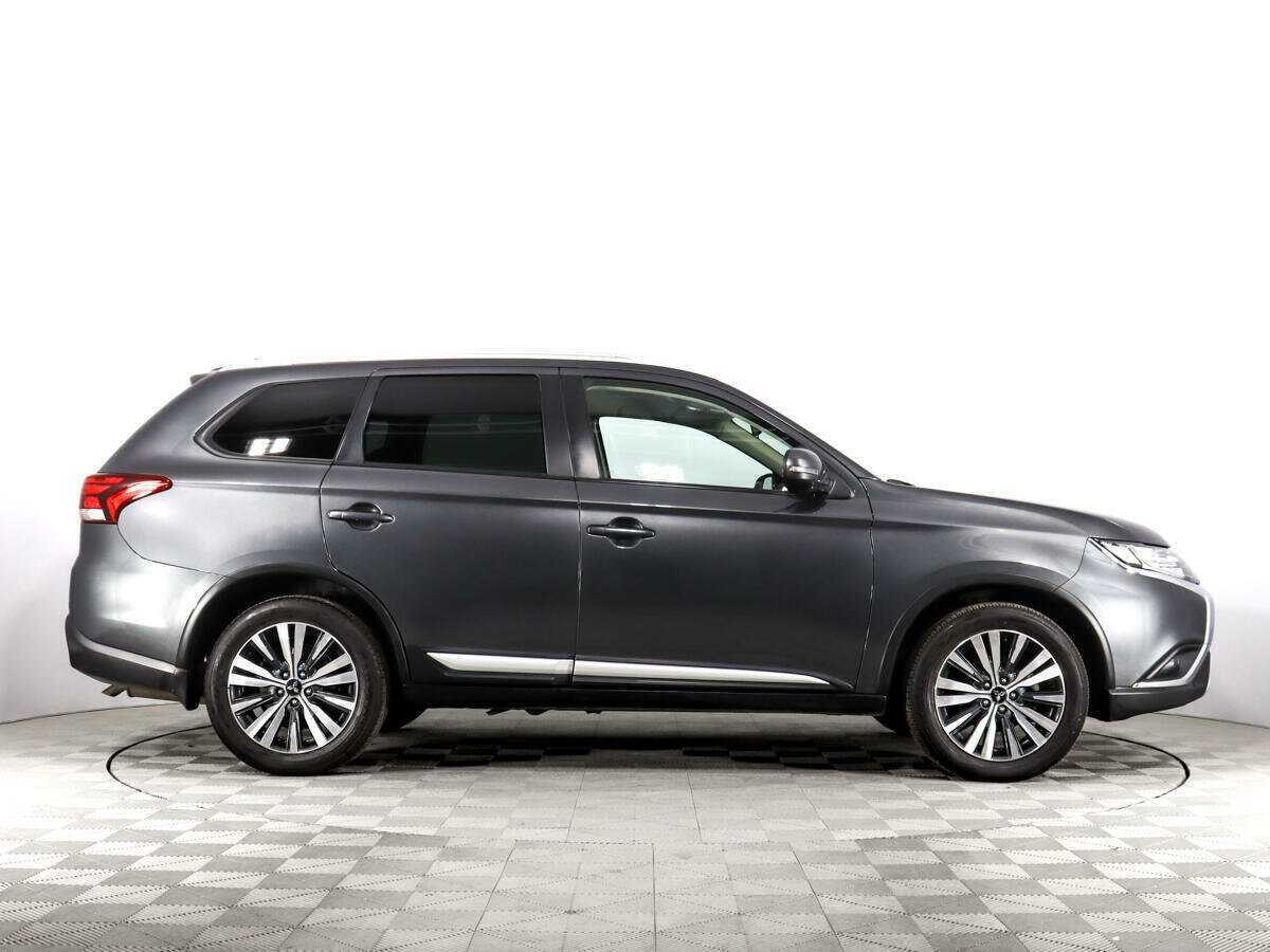 Б/У Митсубиши Оутлэндер 2019 года. Фото: #4