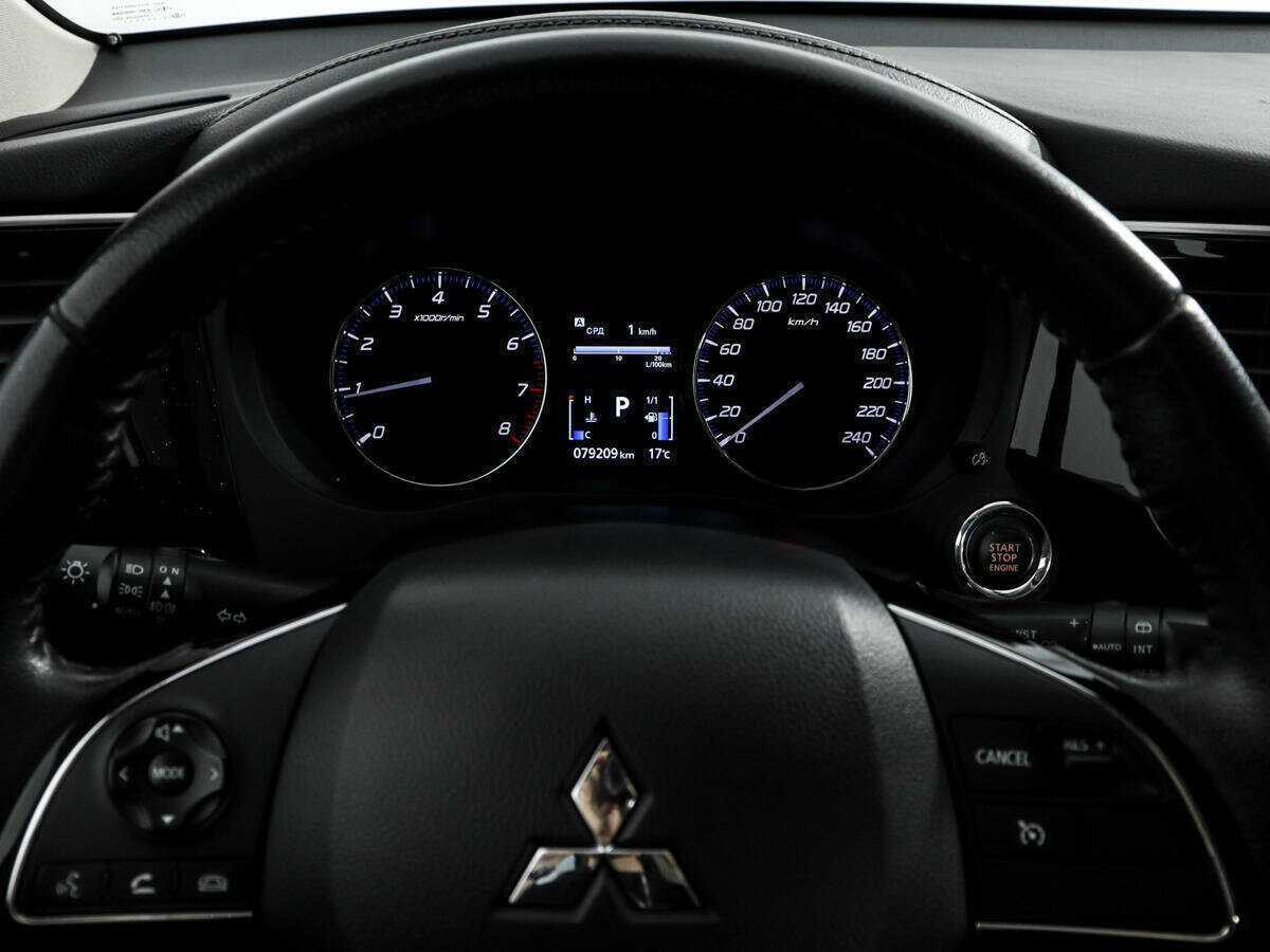 Б/У Митсубиши Оутлэндер 2019 года. Фото: #17