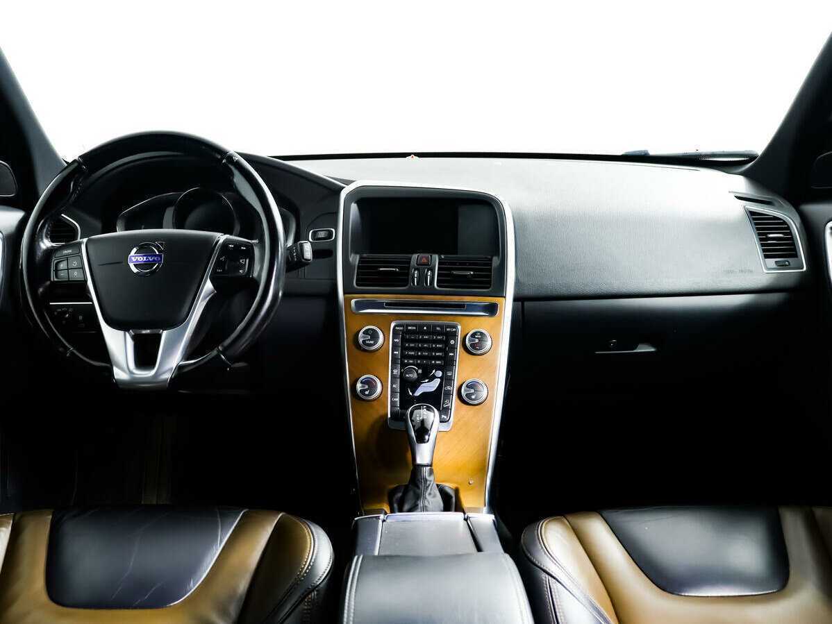 Б/У Вольво ИксЦ60 2014 года. Фото: #10