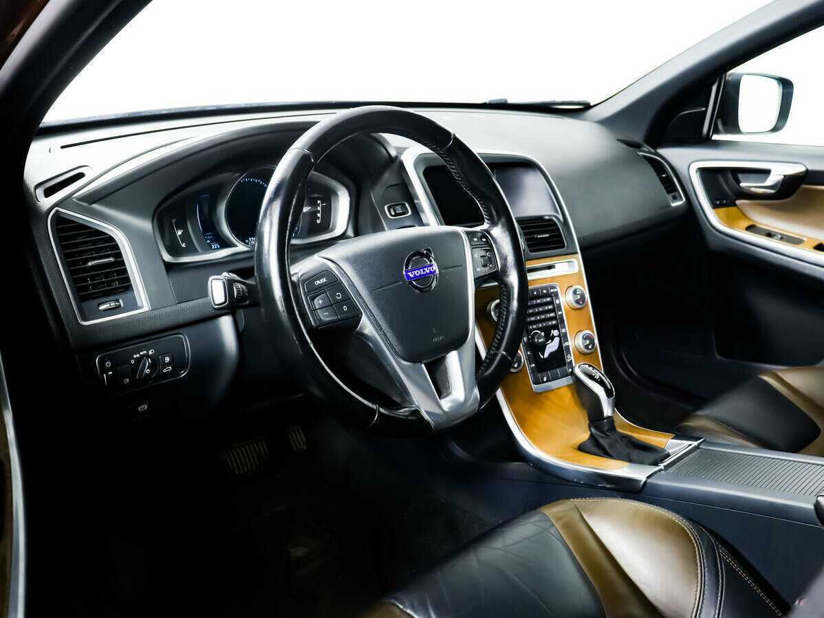 Б/У Вольво ИксЦ60 2014 года. Фото: #12