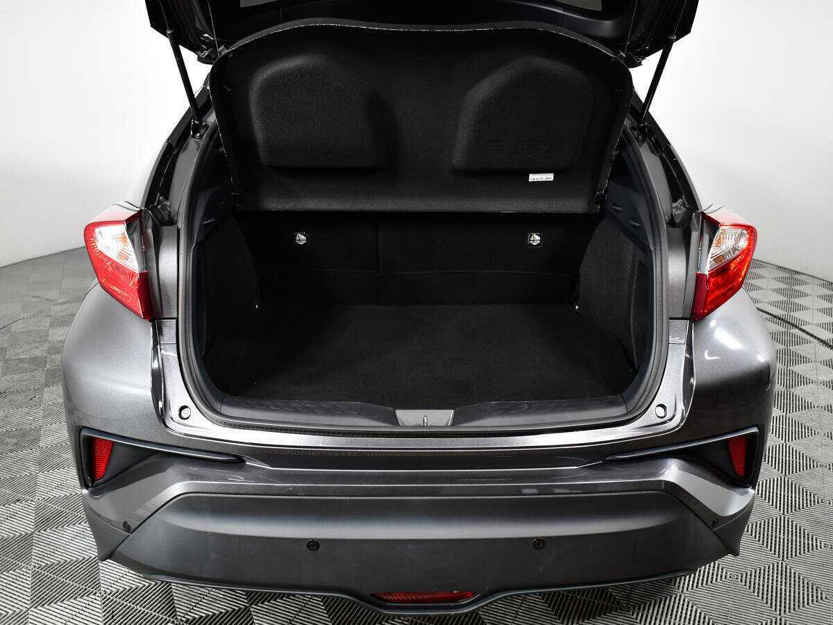 Toyota C-HR 2019 года с пробегом. Фото: #14