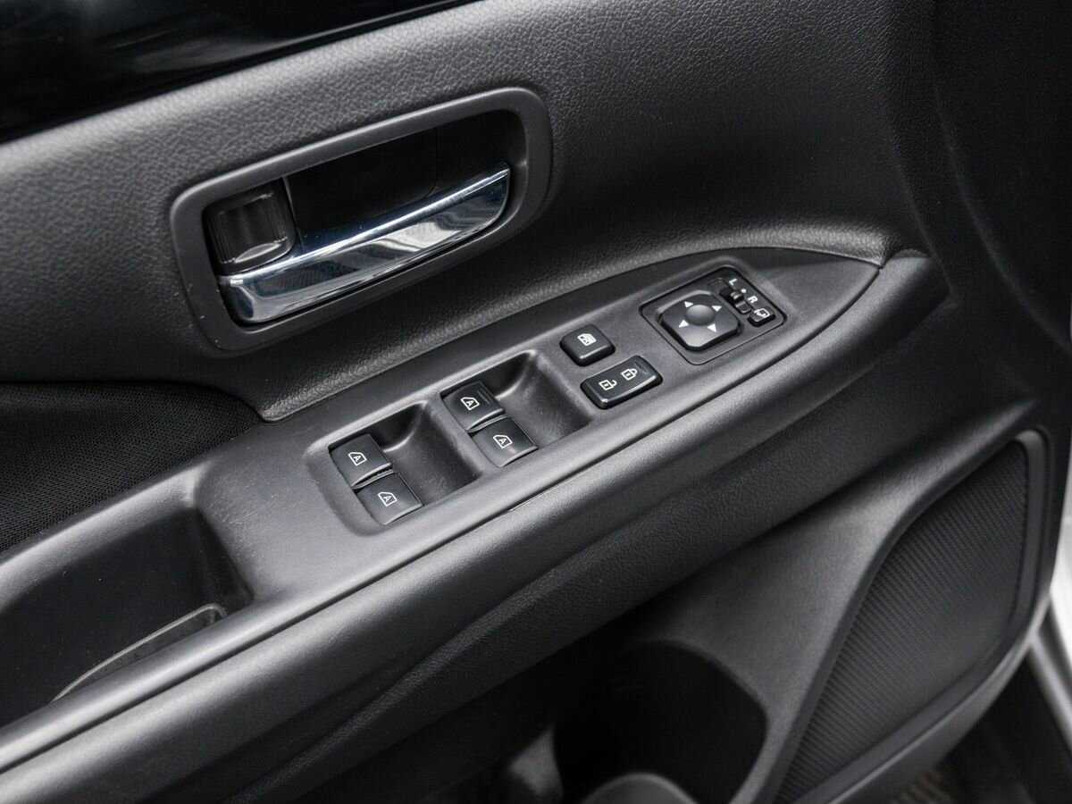 Б/У Митсубиши Оутлэндер 2019 года. Фото: #15