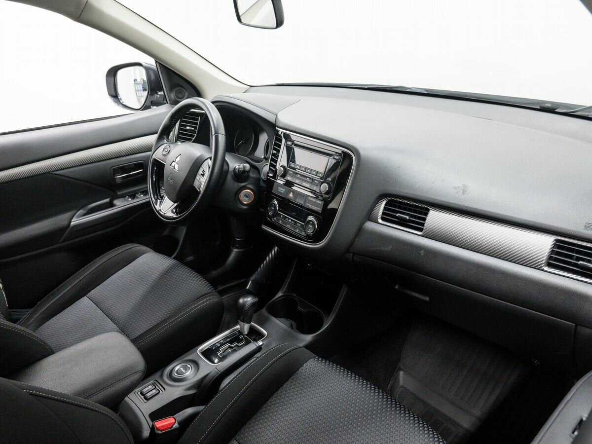 Б/У Митсубиши Оутлэндер 2016 года. Фото: #8