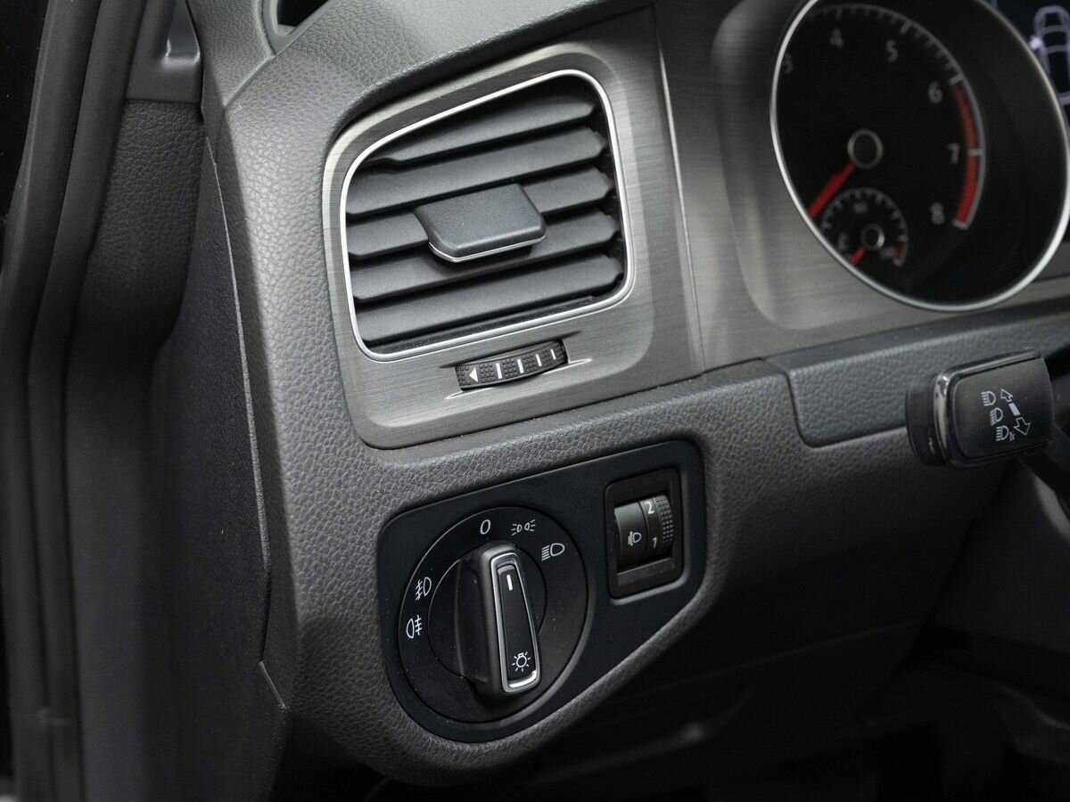 Б/У Фольксваген Гольф 2013 года. Фото: #18