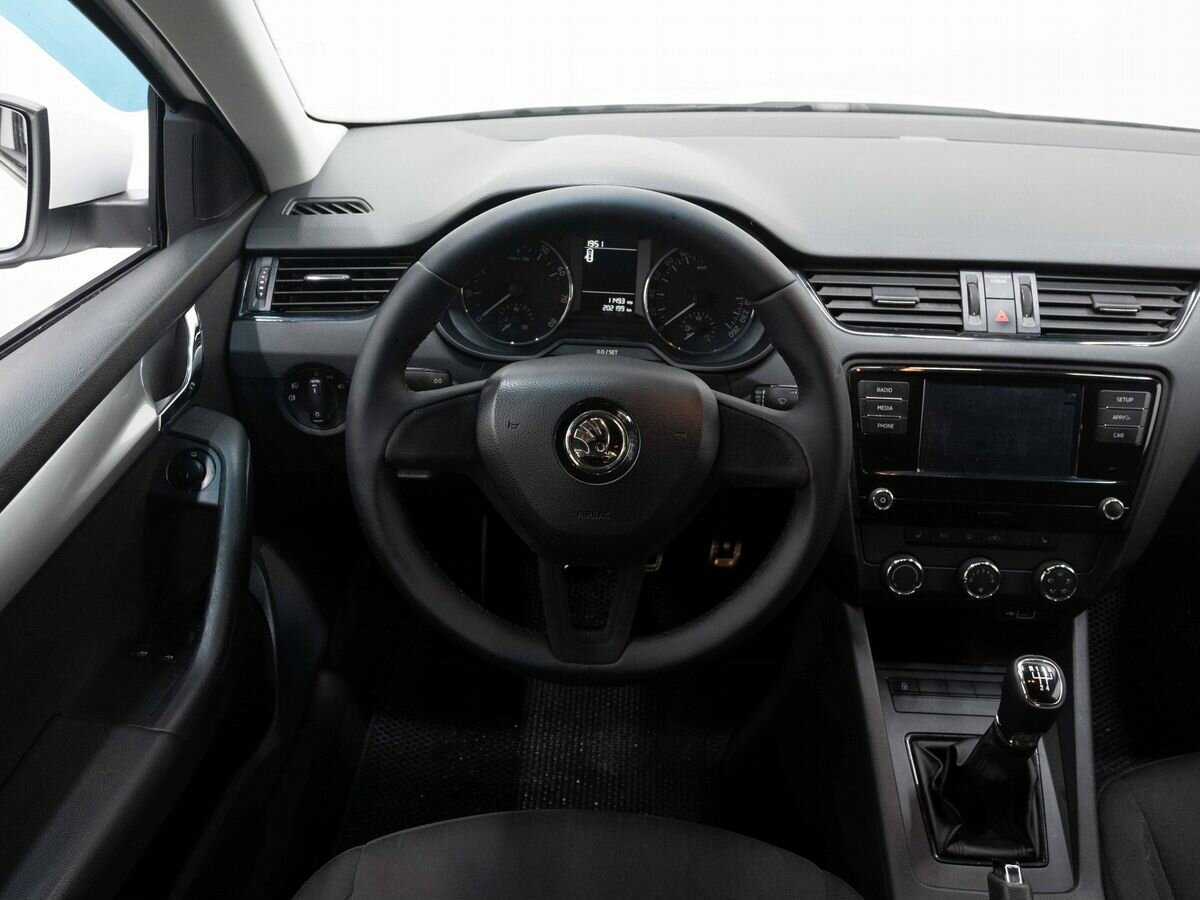 Б/У Шкода Октавия 2018 года. Фото: #14