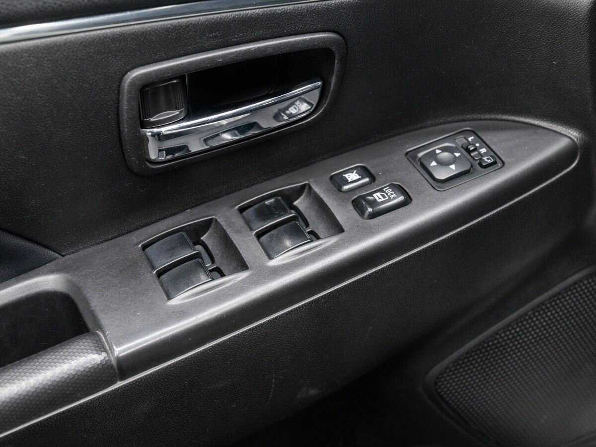 Б/У Митсубиши АС-Икс 2014 года. Фото: #14