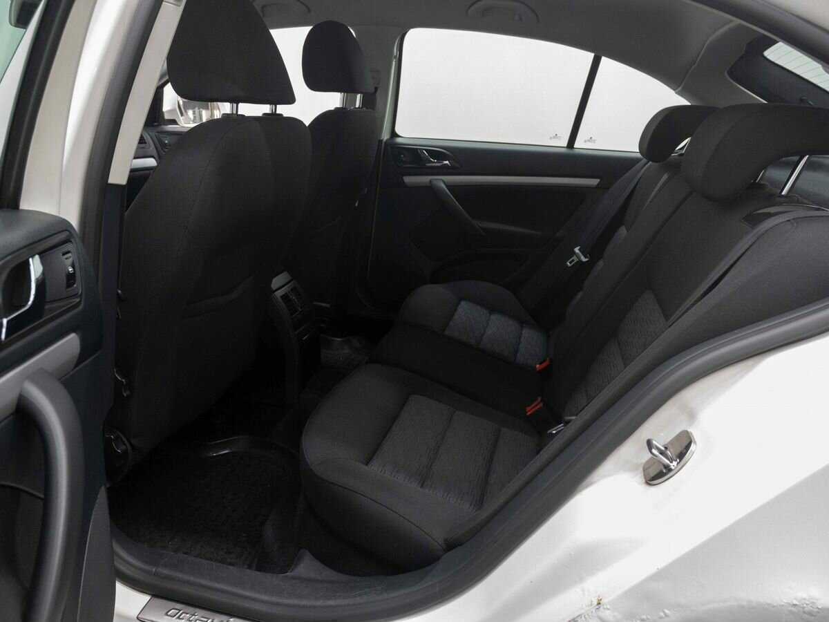 Б/У Шкода Октавия 2012 года. Фото: #8