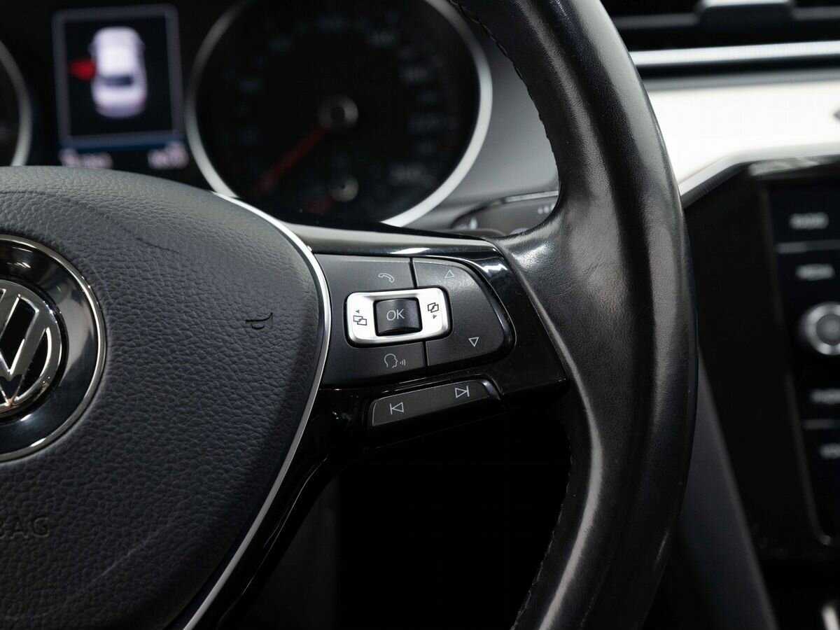 Б/У Фольксваген Пассат 2017 года. Фото: #16