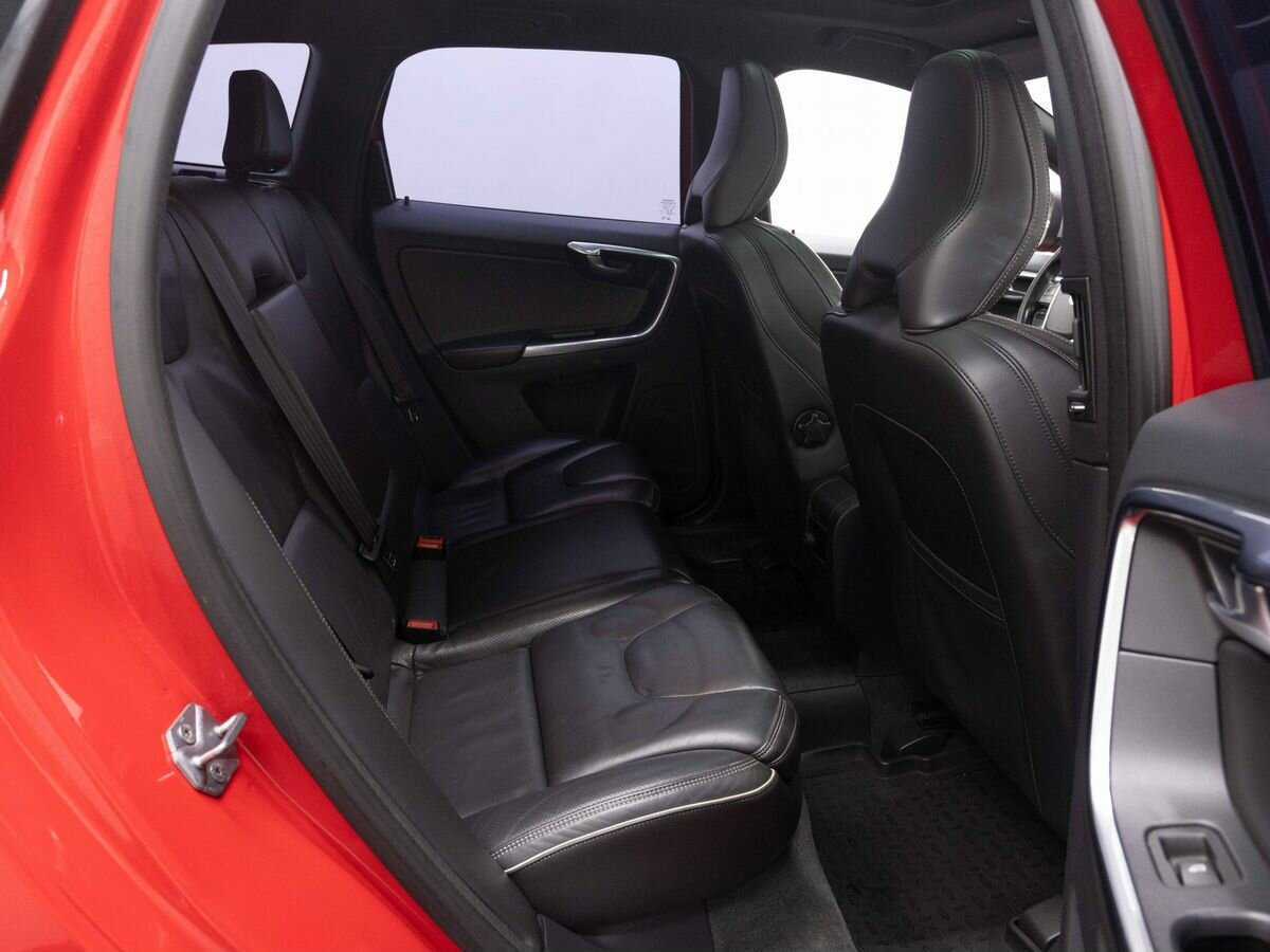 Б/У Вольво ИксЦ60 2014 года. Фото: #10