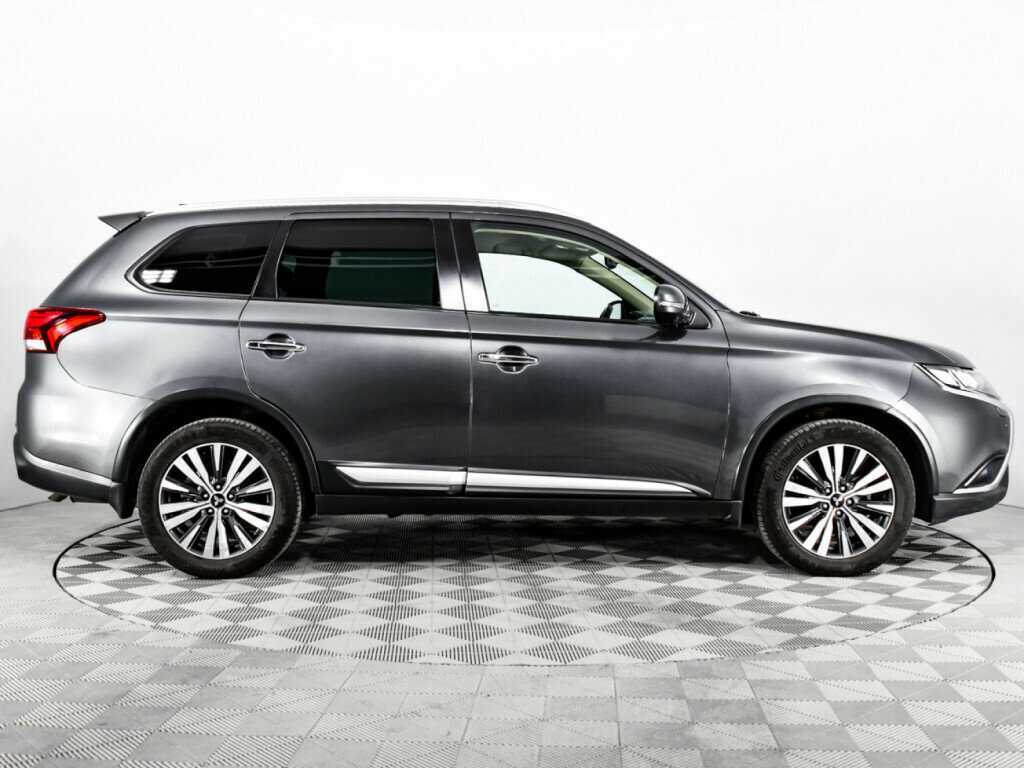 Б/У Митсубиши Оутлэндер 2018 года. Фото: #3