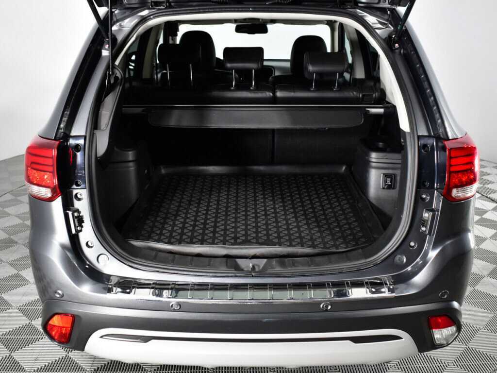 Б/У Митсубиши Оутлэндер 2018 года. Фото: #15