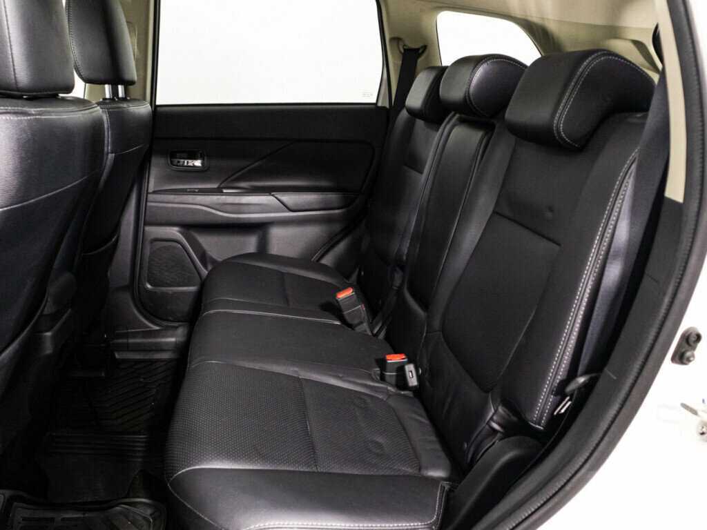 Б/У Митсубиши Оутлэндер 2018 года. Фото: #9