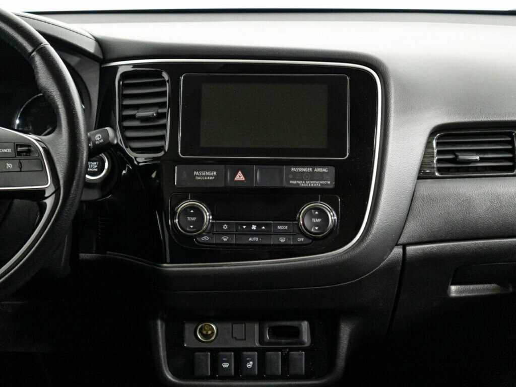 Б/У Митсубиши Оутлэндер 2018 года. Фото: #13