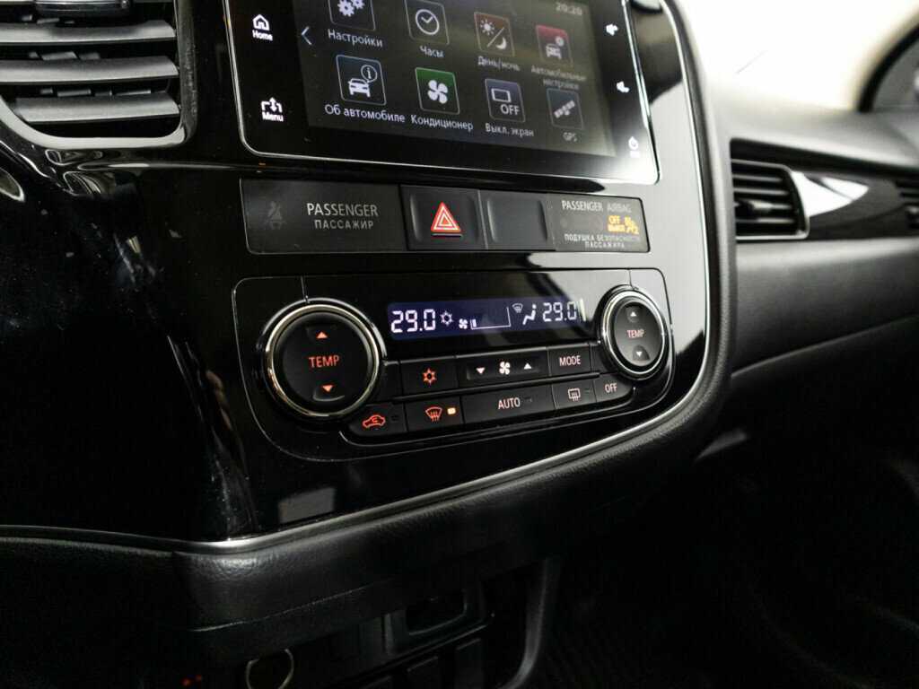 Б/У Митсубиши Оутлэндер 2018 года. Фото: #16