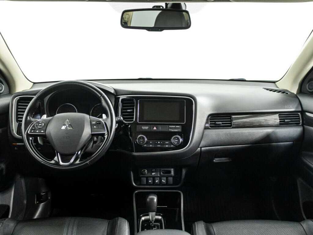 Б/У Митсубиши Оутлэндер 2018 года. Фото: #12