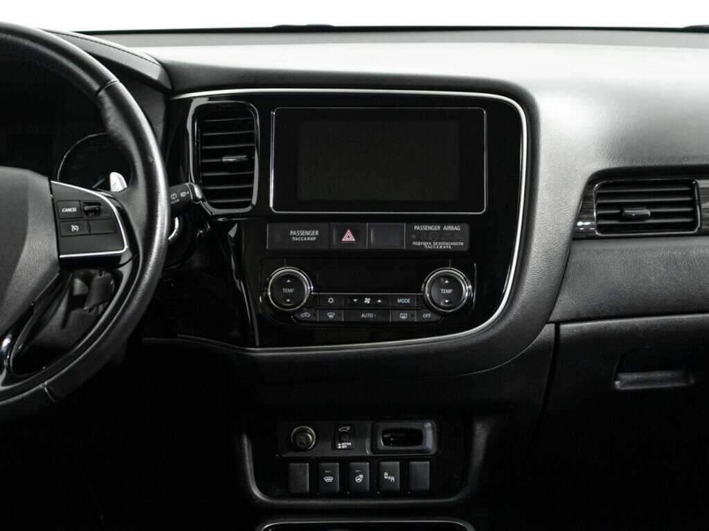 Б/У Митсубиши Оутлэндер 2018 года. Фото: #13