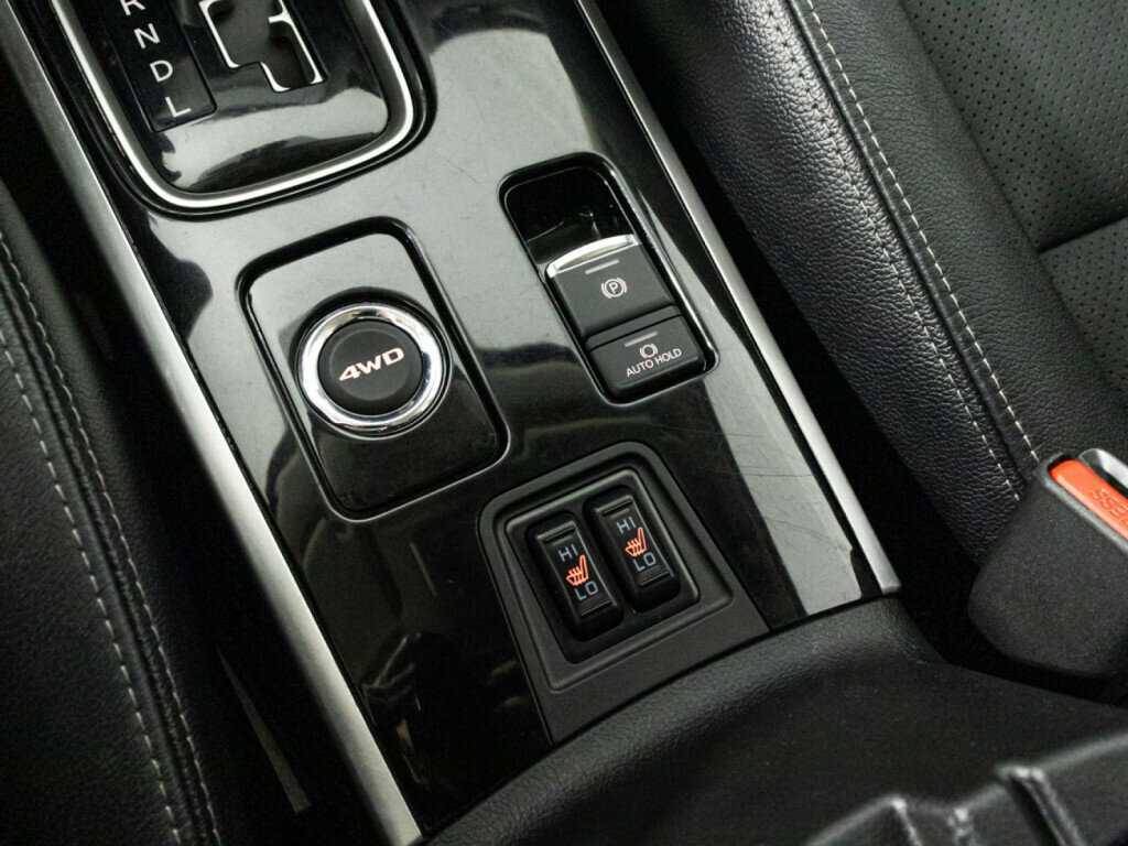 Б/У Митсубиши Оутлэндер 2018 года. Фото: #17