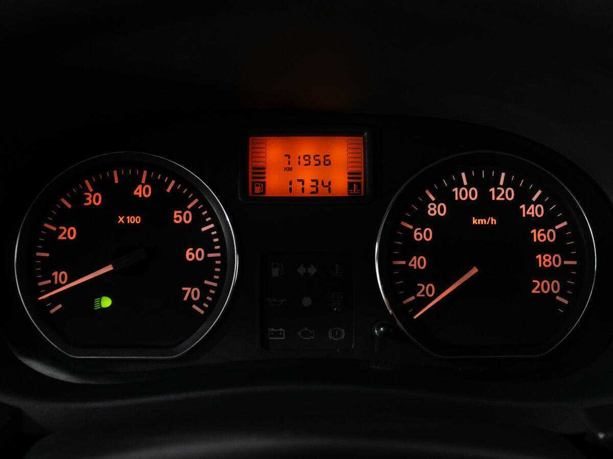 Б/У Рено Логан 2014 года. Фото: #11