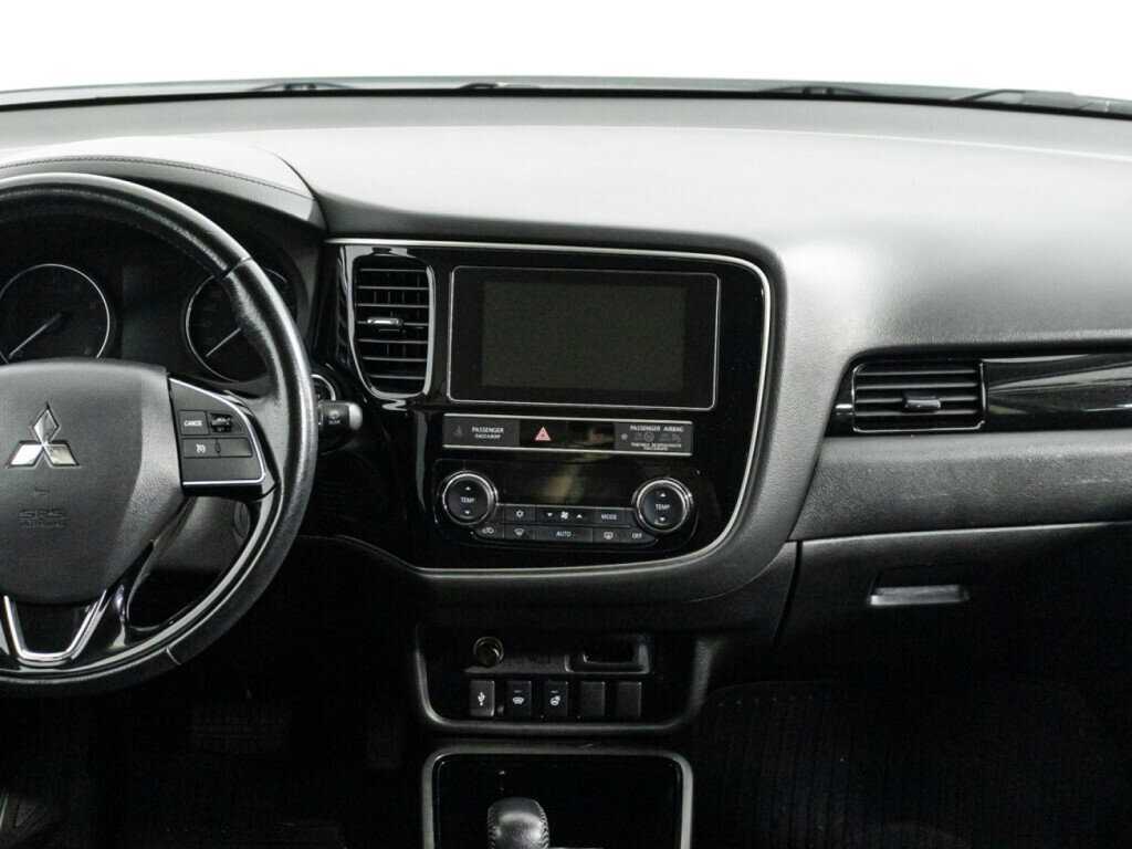 Б/У Митсубиши Оутлэндер 2020 года. Фото: #13