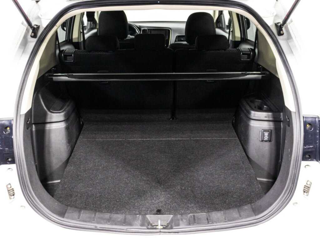 Б/У Митсубиши Оутлэндер 2020 года. Фото: #14