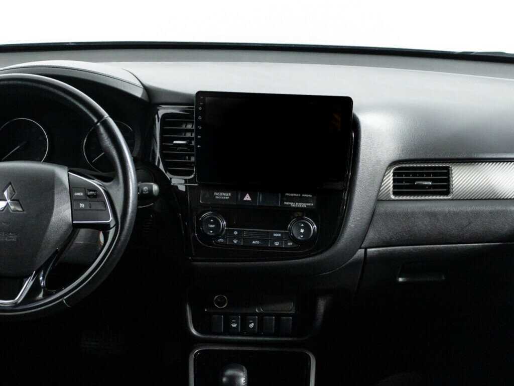 Б/У Митсубиши Оутлэндер 2017 года. Фото: #13