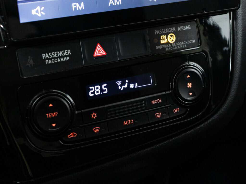 Б/У Митсубиши Оутлэндер 2017 года. Фото: #15