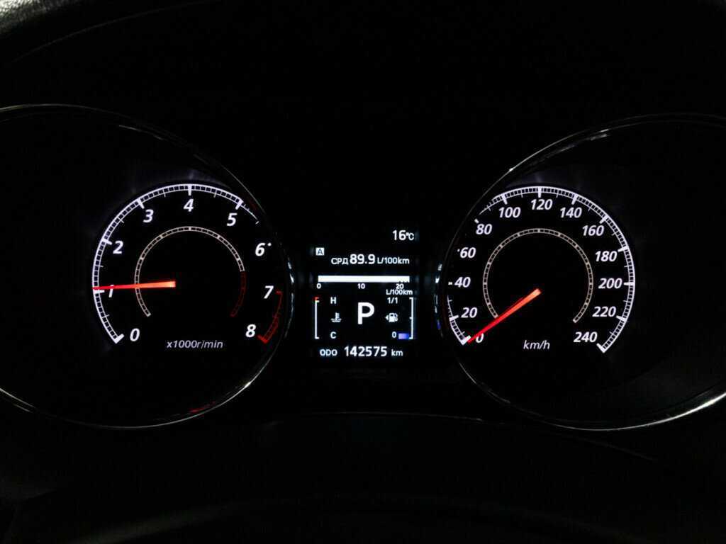 Б/У Митсубиши АС-Икс 2014 года. Фото: #11