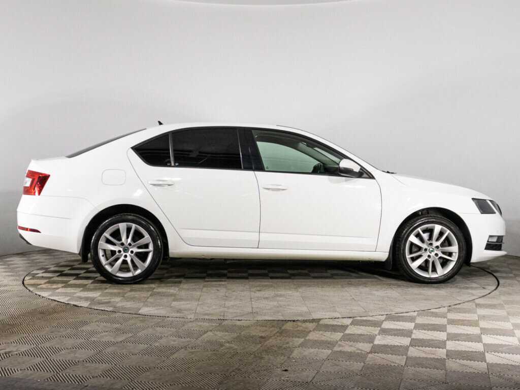 Б/У Шкода Октавия 2018 года. Фото: #3