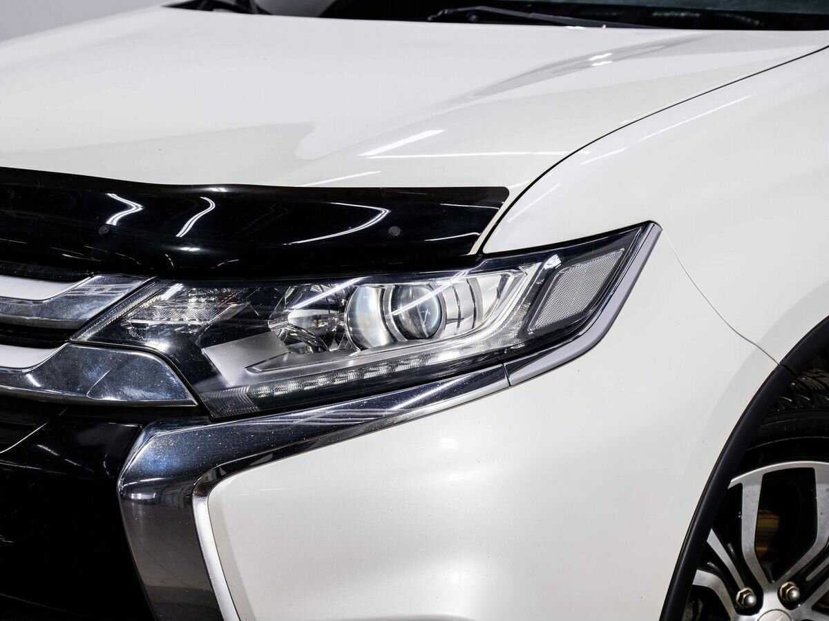 Б/У Митсубиши Оутлэндер 2015 года. Фото: #6