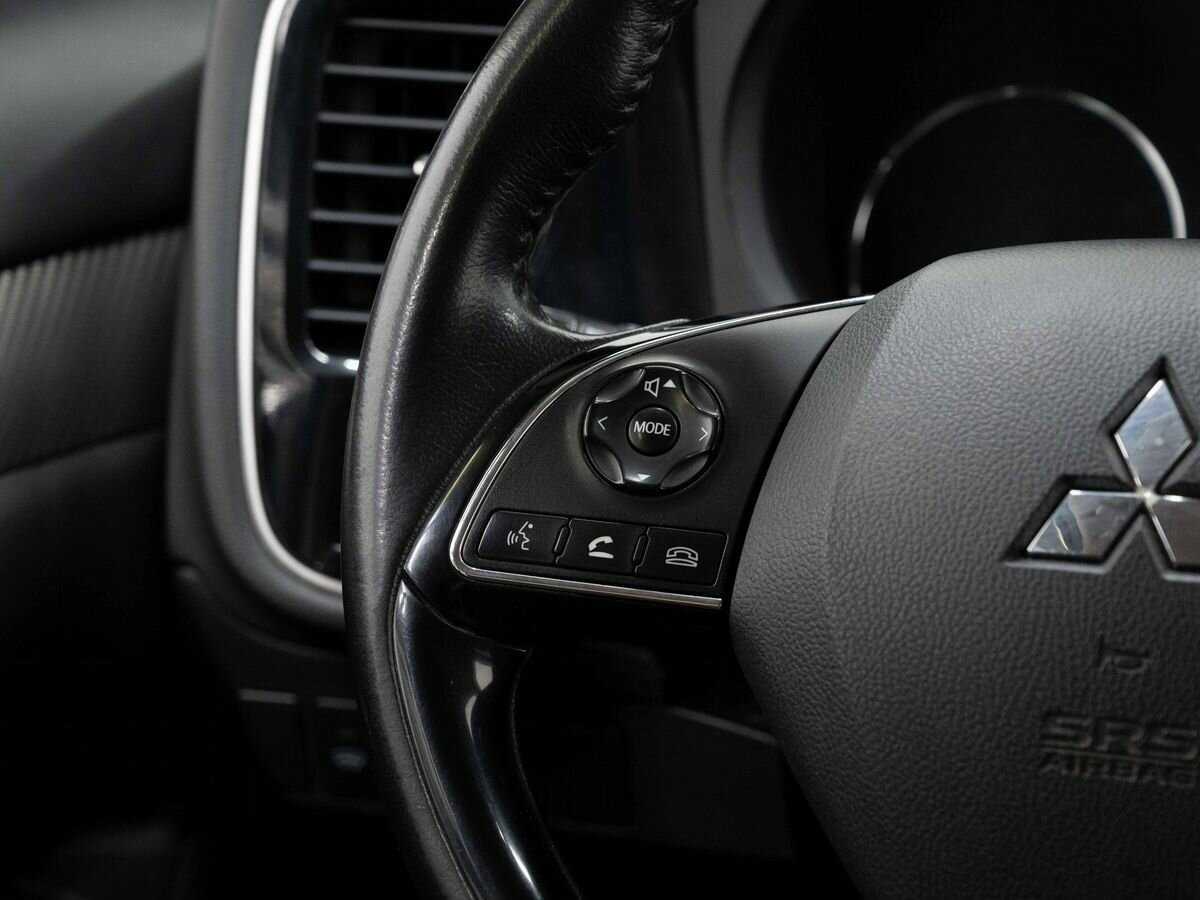 Б/У Митсубиши Оутлэндер 2015 года. Фото: #16