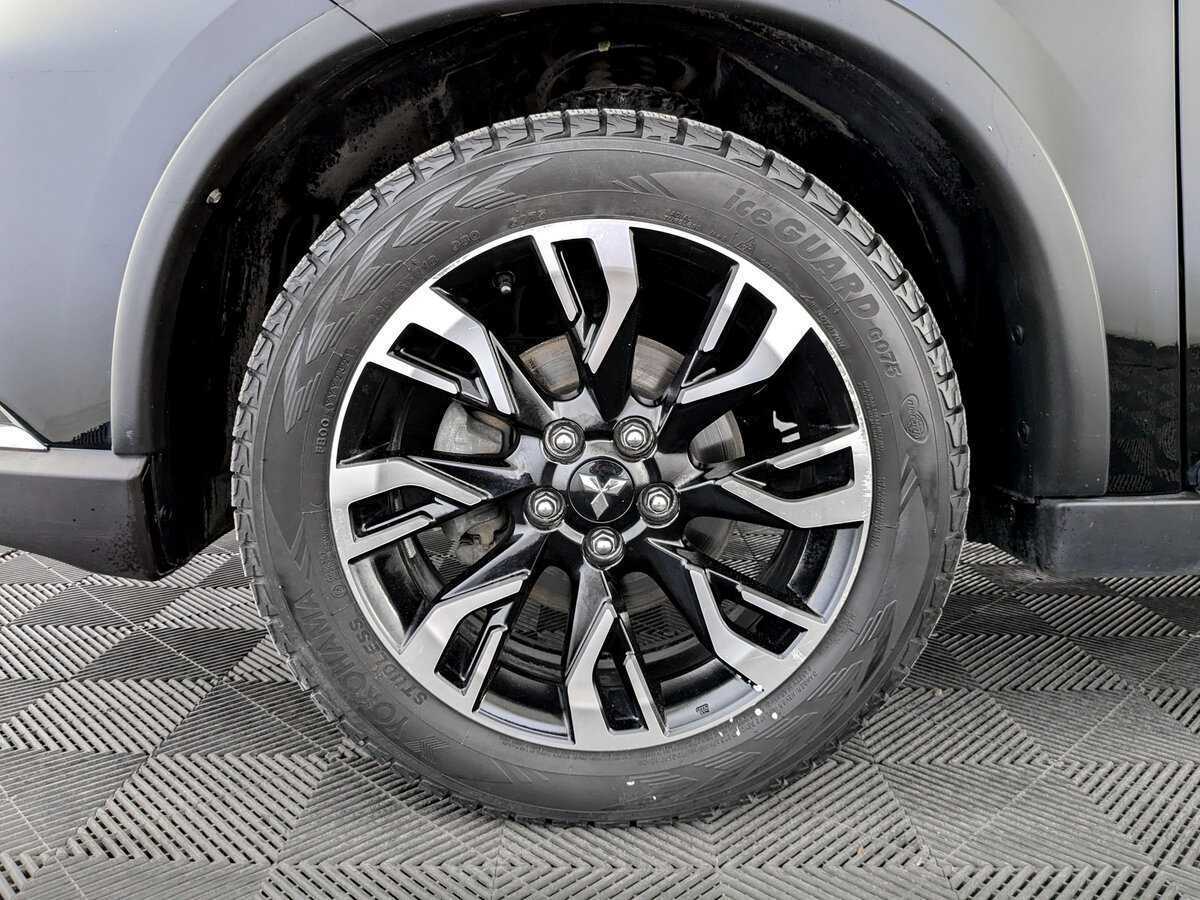 Б/У Митсубиши Оутлэндер 2021 года. Фото: #17