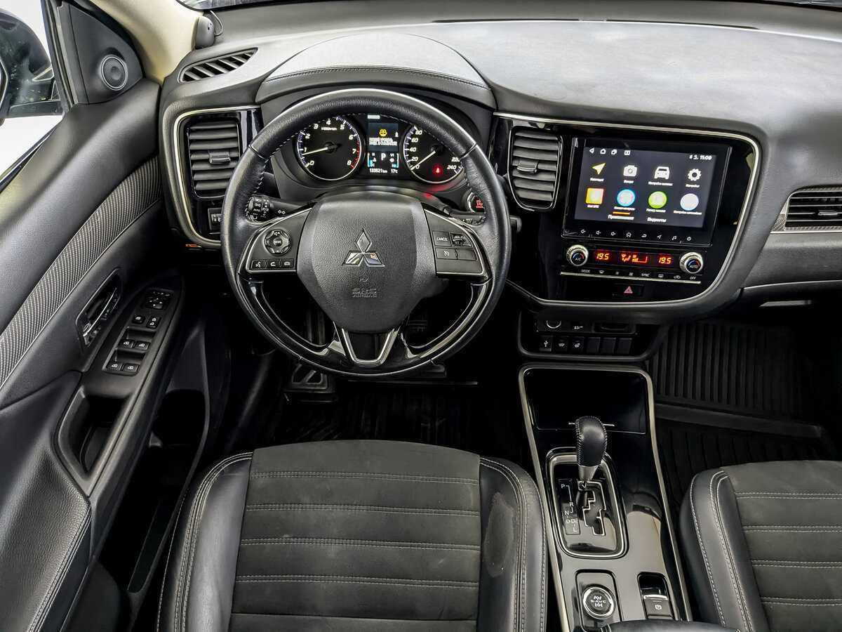 Б/У Митсубиши Оутлэндер 2021 года. Фото: #24