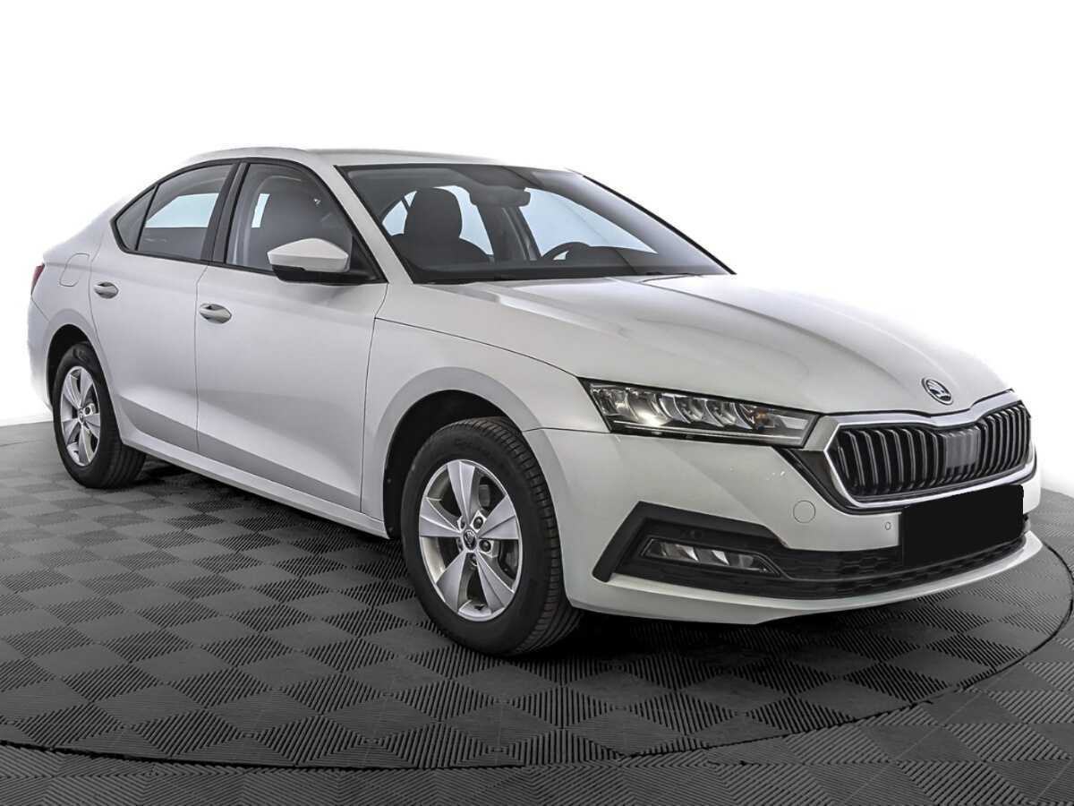 Б/У Шкода Октавия 2021 года. Фото: #2