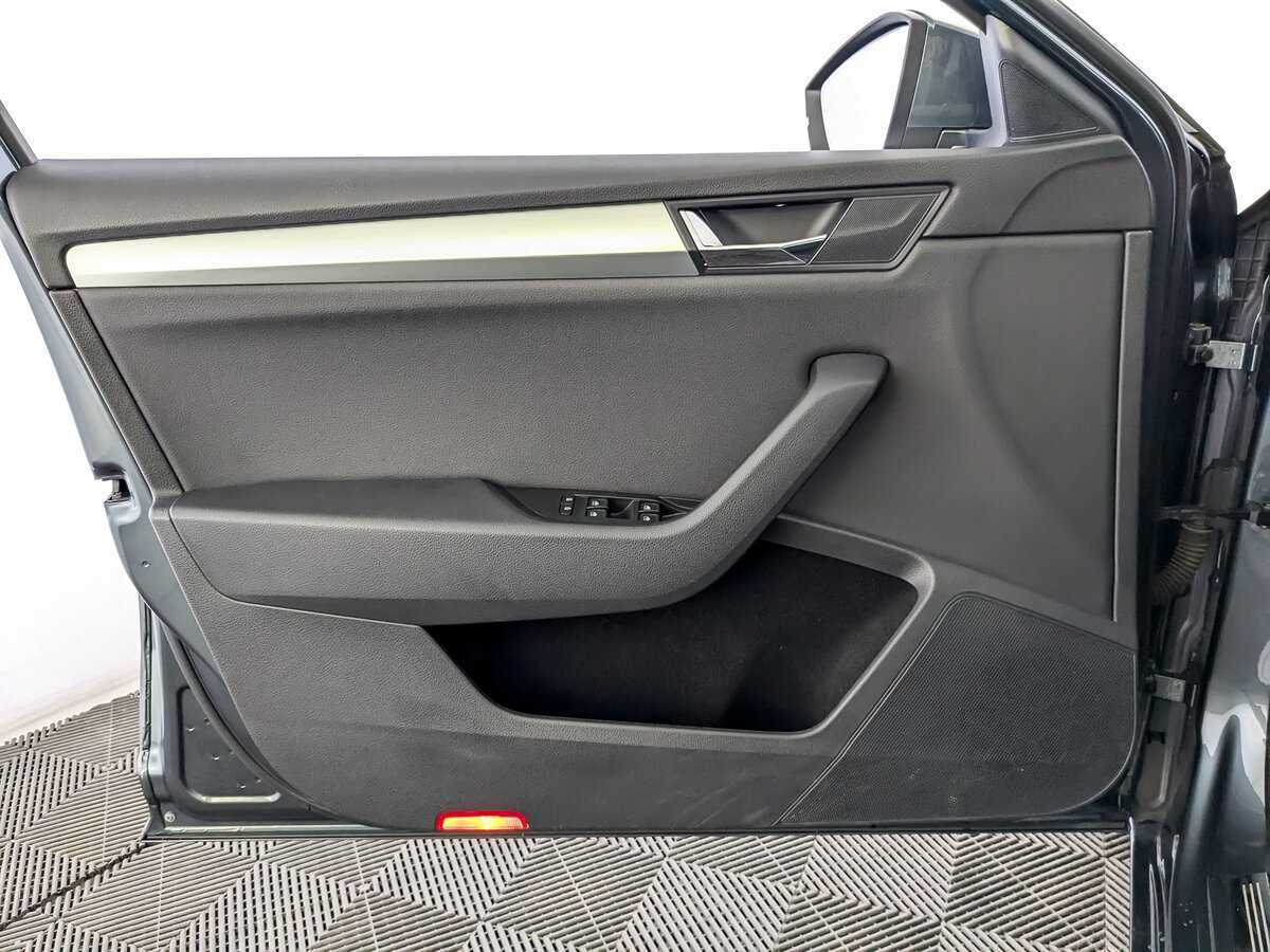 Б/У Шкода Суперб 2019 года. Фото: #18