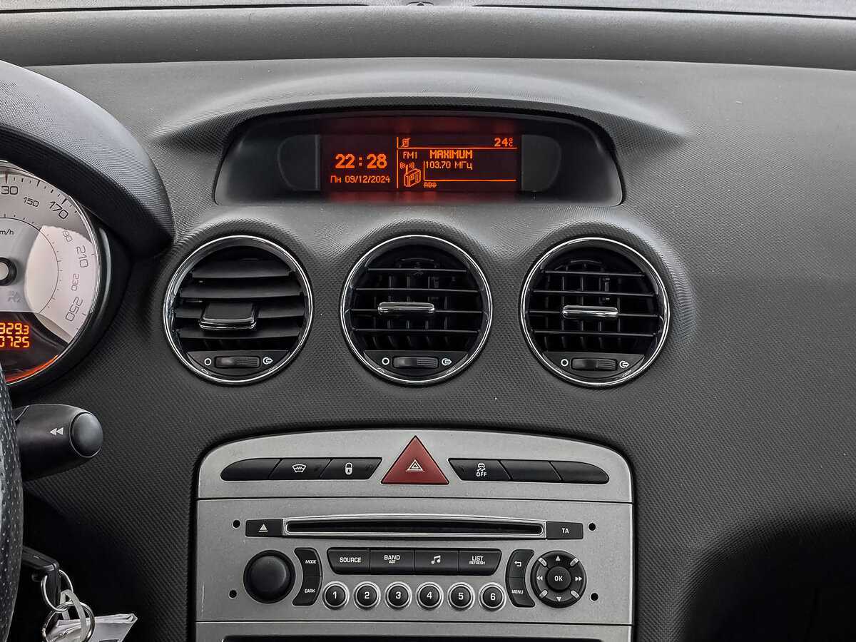 Б/У Пежо 408 2016 года. Фото: #14