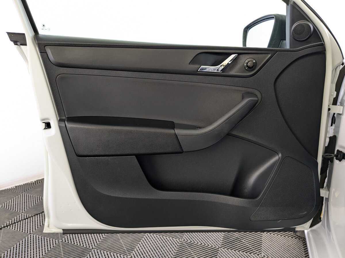 Б/У Шкода Рапид 2017 года. Фото: #18