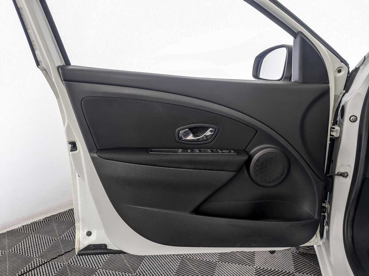 Renault Fluence 2013 года с пробегом. Фото: #18