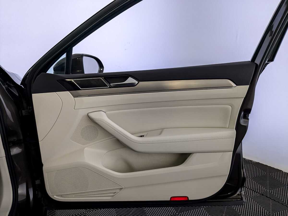 Б/У Фольксваген Пассат 2017 года. Фото: #22