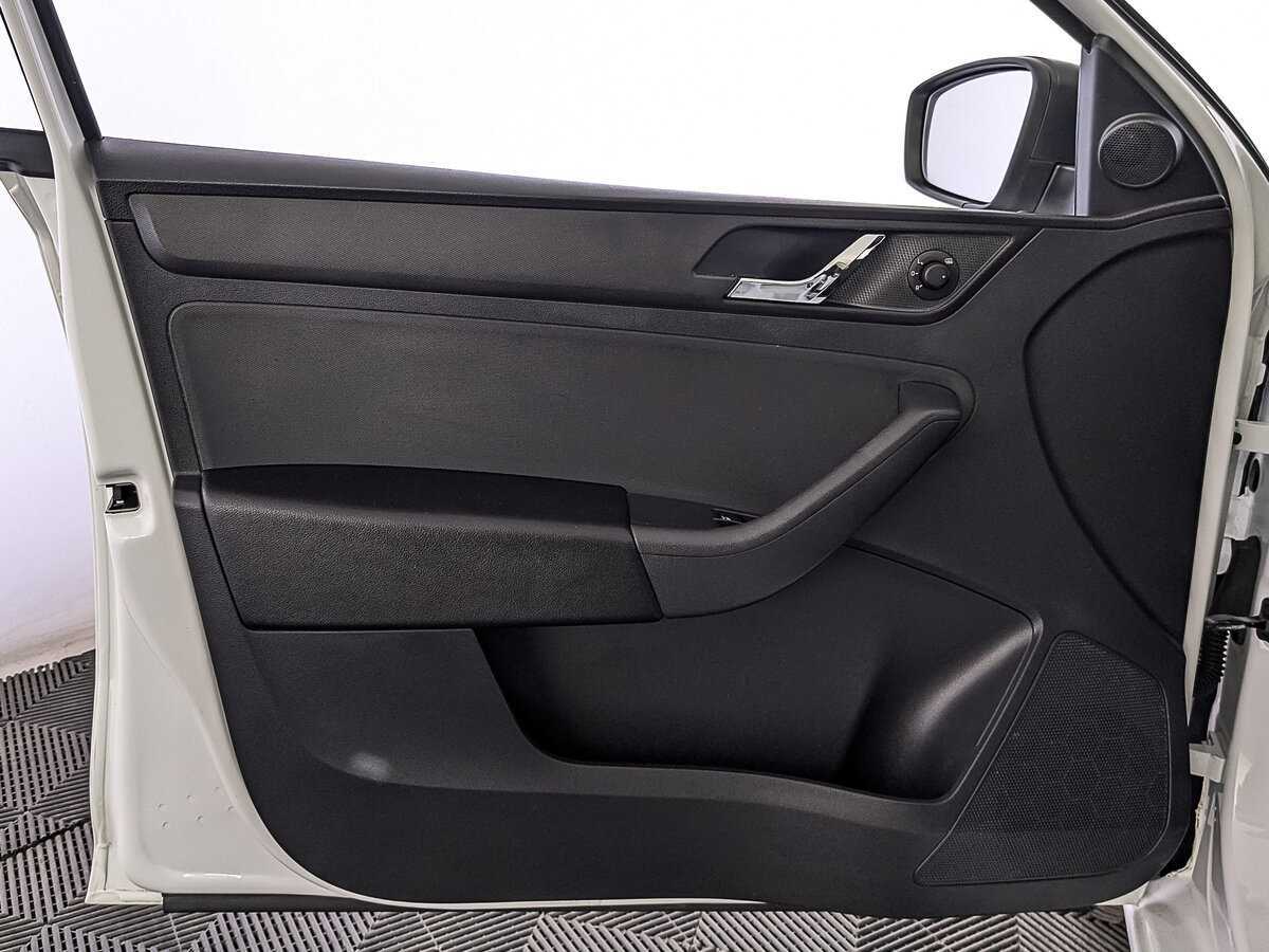 Б/У Шкода Рапид 2017 года. Фото: #17