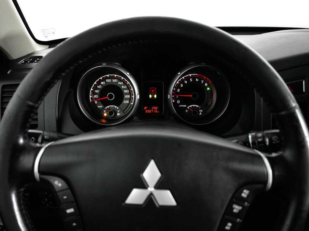 Б/У Митсубиши Паджеро 2014 года. Фото: #10